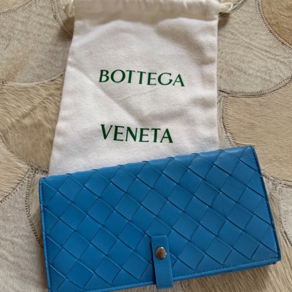 Bottega Veneta Intrecciato Large Flap Wallet With Snap - Picture 3 of 7